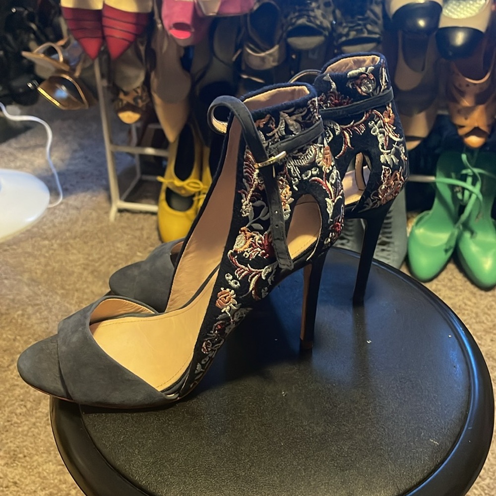Gorgeous navy AD/And Daughters floral print pumps 8.5